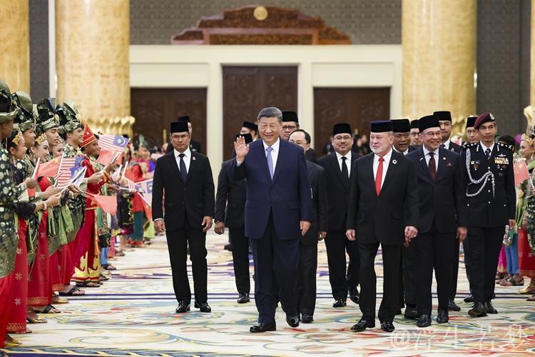 习近平与马来西亚最高元首苏丹·易卜拉欣会晤 习近平与马来西亚最高元首苏丹·易卜拉欣会晤