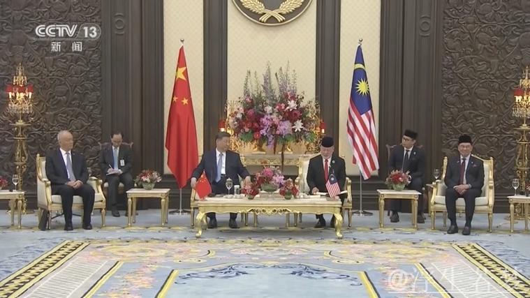 习近平与马来西亚最高元首苏丹·易卜拉欣会晤 习近平与马来西亚最高元首苏丹·易卜拉欣会晤