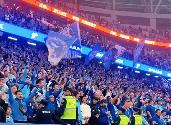 大连召开足球发展座谈会 冀为中国足球献更大力量